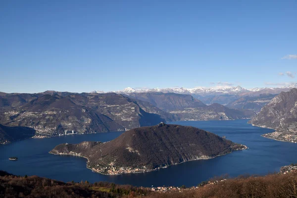 Вражаючий Вигляд Монте Ізоли Озера Ісео Фоном Оробічі Альпи Брешіа — стокове фото