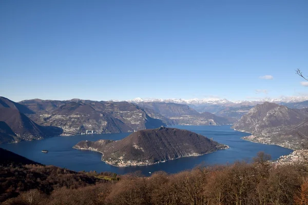 Vista Espetacular Monte Isola Lago Iseo Com Fundo Alpes Orobiche — Fotografia de Stock