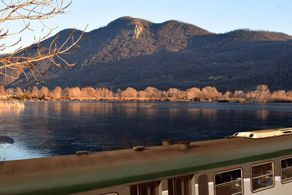 Τρένο Franciacorta Μεταξύ Torbiere Της Λίμνης Iseo Brescia Ιταλία — Φωτογραφία Αρχείου