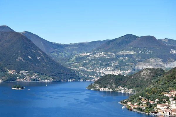 Озеро Ізео та деяке уявлення про навколишньою сільською - Brescia - Італія — стокове фото