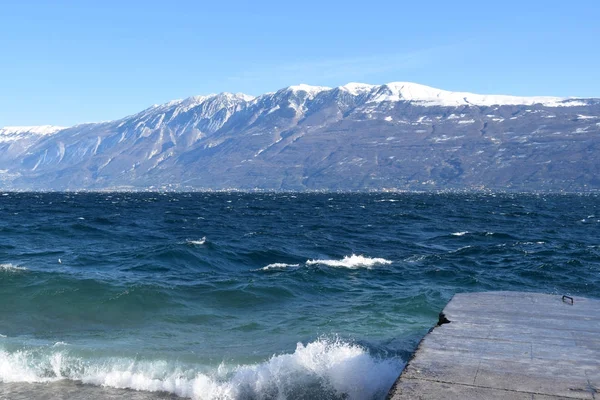 Ein Panoramablick Auf Den Gardasee Einem Stürmischen Tag Brescia Lombardei — Stockfoto