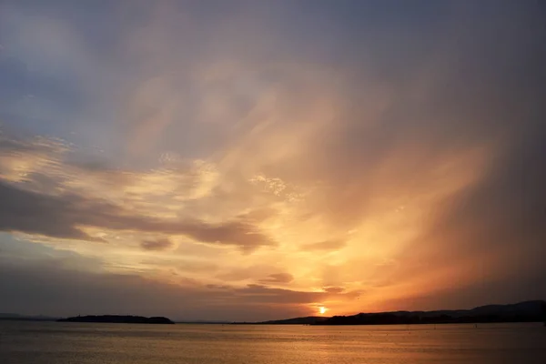 An explosion of colors at sunset on Lake Trasimeno in Umbria - I — Stock Photo, Image