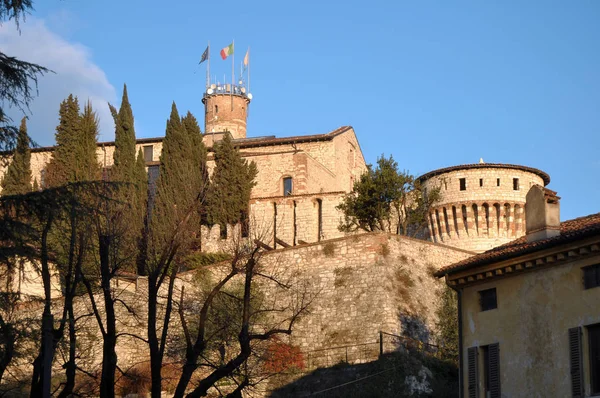 Veduta dello storico Castello dalla città di Brescia - Brescia  - — Foto Stock