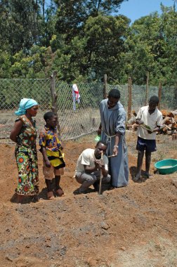 Tanzanya - Afrika Pomerini köyde kendi kendini idame ettiren proje