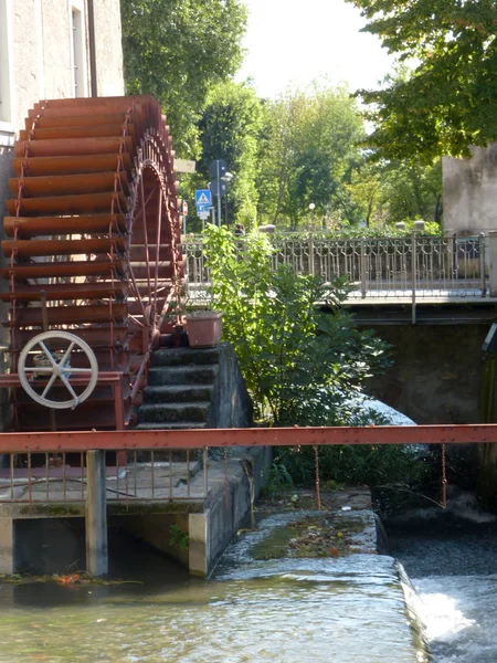 An old abandoned mill in the alleys of the small village of Chiari — Stock Photo, Image