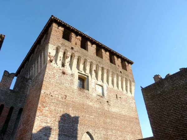 Slott i Italien - medeltida slott i Soncino - Cremona - det — Stockfoto