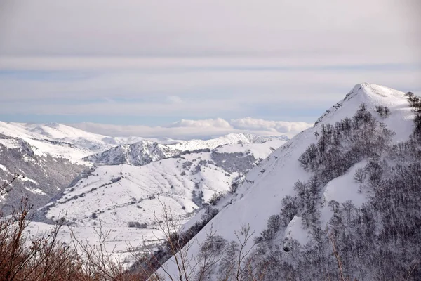 Las altas montañas de Abruzos llenos de nieve 0022 —  Fotos de Stock