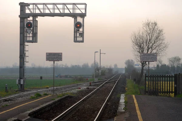 Mały Dworzec Kolejowy Sercu Równiny Lombardii Włochy — Zdjęcie stockowe
