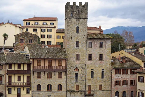 Arezzo büyük kare - Tuscany alınan eski binalar — Stok fotoğraf