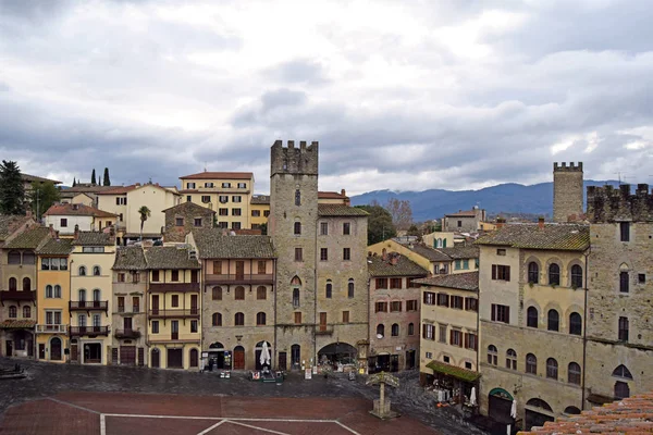 Arezzo Büyük Meydanı Tuscany Talya Üzerinden Alınan Eski Evlerin Görünümünü — Stok fotoğraf