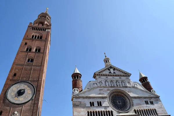 Die Fassade der imposanten Kathedrale von Cremona - Cremona - ital — Stockfoto