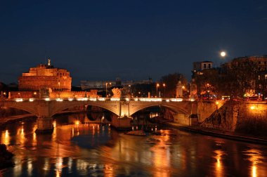 Melek Şatosu'nda Roma - İtalya ile gece manzarası