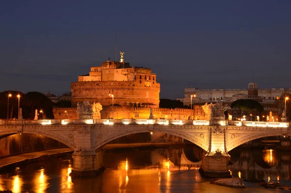 Τοπίο νύχτα με Castel Sant'Angelo στη Ρώμη - Ιταλία — Φωτογραφία Αρχείου