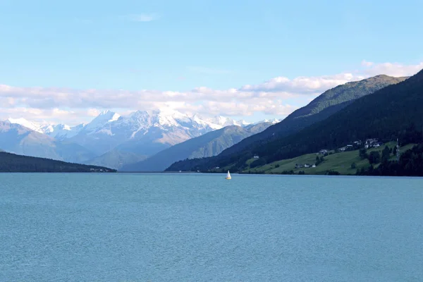 Une Vue Sur Lac Enchanteur Resia Dans Les Alpes Frioul — Photo