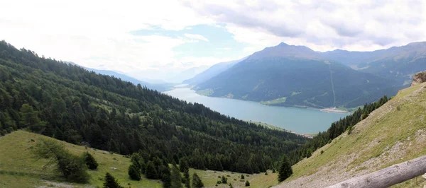 Вид Чарівне Озеро Резія Фріульських Альпах Італія — стокове фото