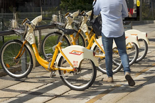 Bike sharing Service - Milano, Włochy — Zdjęcie stockowe