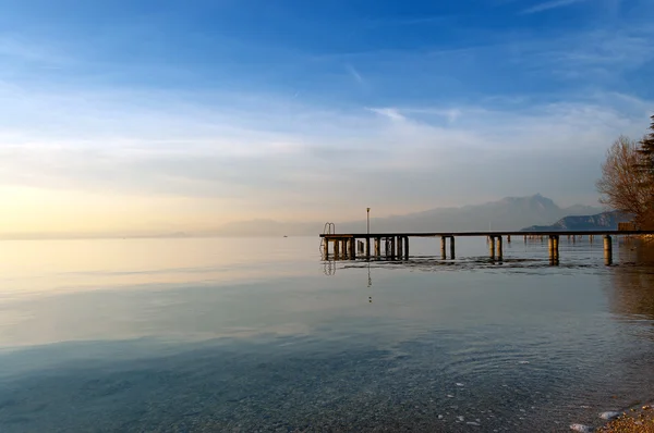 Jezioro Garda w zimie - Włochy — Zdjęcie stockowe