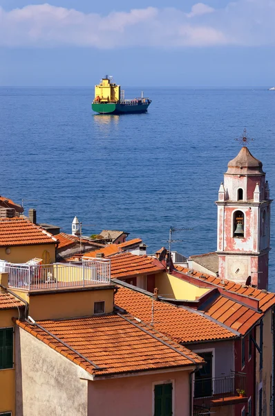 Kontejnerová loď - zálivu La Spezia, Itálie — Stock fotografie
