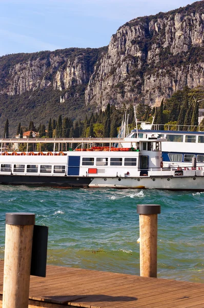 Ferry Boats - Garda Lake Italië — Stockfoto