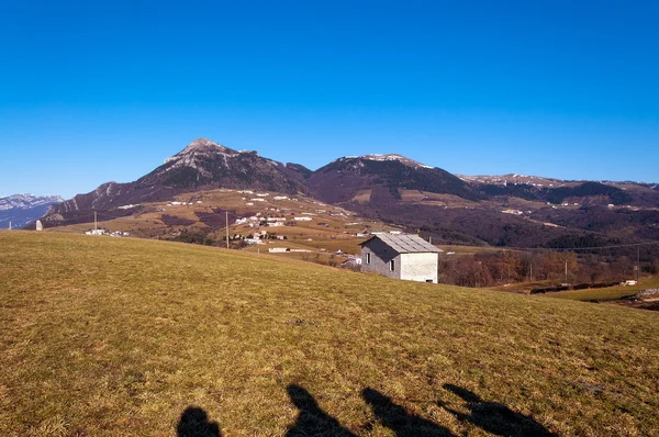 Płaskowyż Lessinia i włoskie Alpy — Zdjęcie stockowe