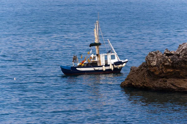 Small Fishing Boat in the Sea - Liguria Italy — Stock Photo, Image