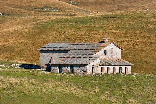 Fazenda abandonada - Lessínia Itália — Fotografia de Stock