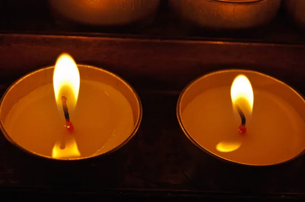 Chiesa candele votive - luci del tè — Foto Stock