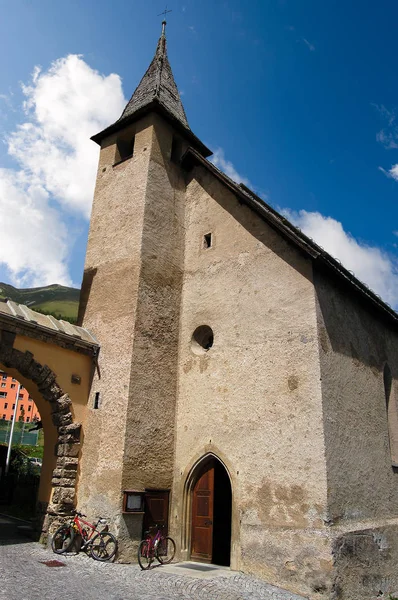 Oude kleine kerk - Zuoz Engadin Zwitserland — Stockfoto