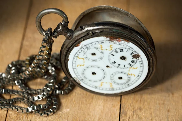 손 없이 오래 된 회 중 시계 — 스톡 사진