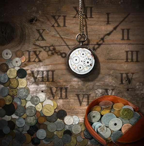 时间就是金钱-旧手表和硬币 — 图库照片