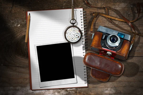 Old Camera - Instant Photo Frame and Notebook — Stock Photo, Image