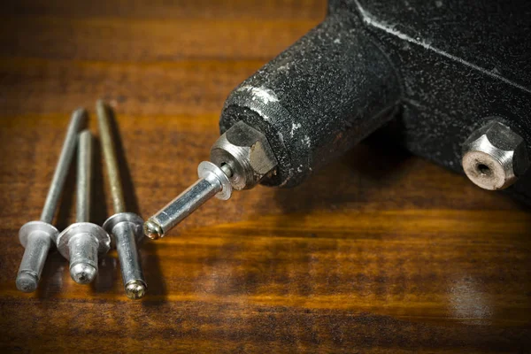 Detalle de una pistola de remache - Remachador de mano —  Fotos de Stock