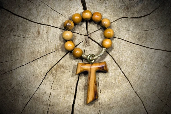 Tau - Wooden Cross and Rosary Bead — Stock Photo, Image