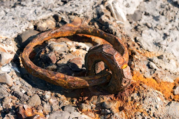 Rusty förtöjning Ring i en Port — Stockfoto