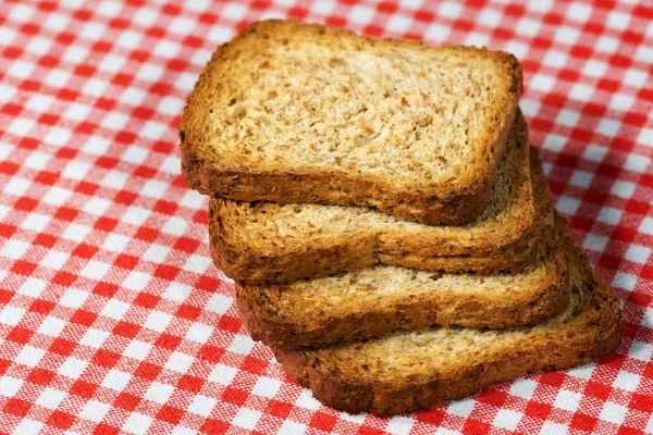 Rusks de harina integral en mantel — Foto de Stock