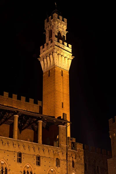 Torre del Mangia à noite - Toscana Itália — Fotografia de Stock