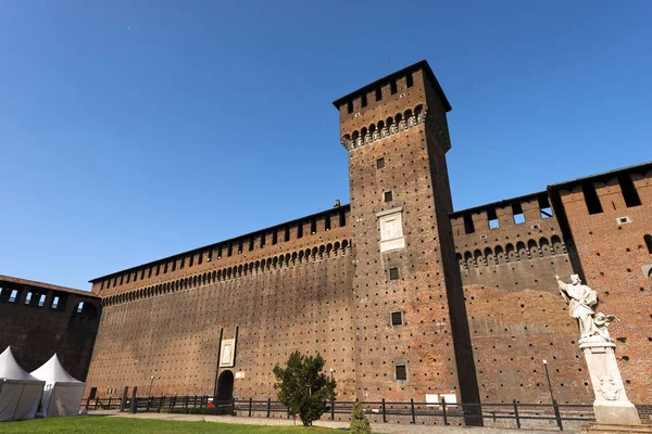 Castillo de Sforza en Milán Italia - Castello Sforzesco —  Fotos de Stock