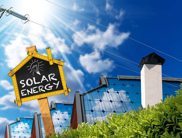 Güneş enerjisi - Güneş panelleri ile evlerin çatıları — Stok fotoğraf