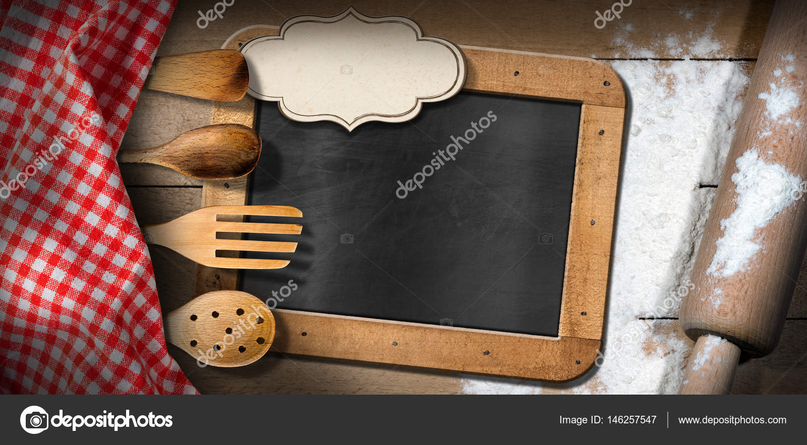 Lavagna - utensili da cucina di farina - mattarello- — Foto Stock ... Lavagna - utensili da cucina di farina - mattarello- — Foto Stock ...
