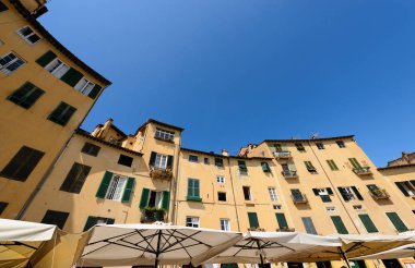 Piazza Anfiteatro - Lucca Toskana İtalya