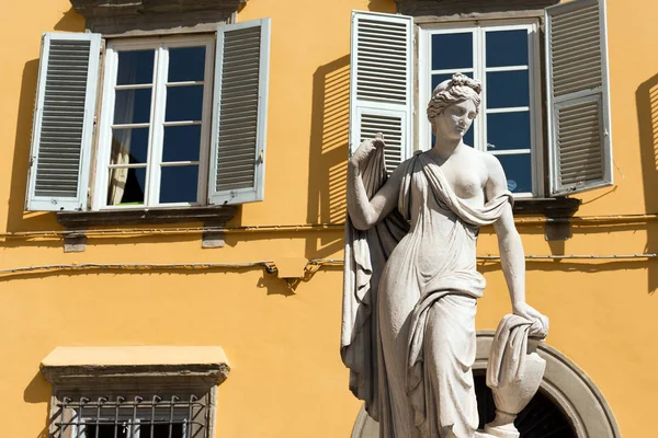 Estatua de Pupporona en Lucca Italia —  Fotos de Stock