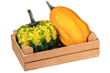 İki Pumpkins ile ahşap sandık