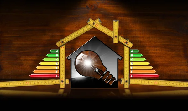 Energie-efficiëntie - Model huis en lamp — Stockfoto