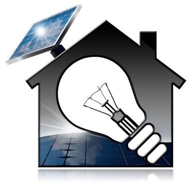 Güneş paneli ve ampul ile ev modeli