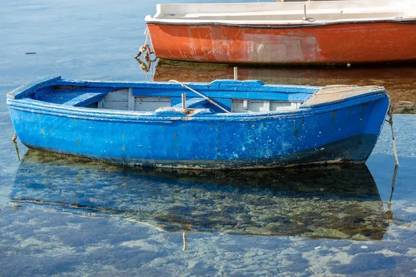 Oude houten roeiboot - Sicilië Italië — Stockfoto