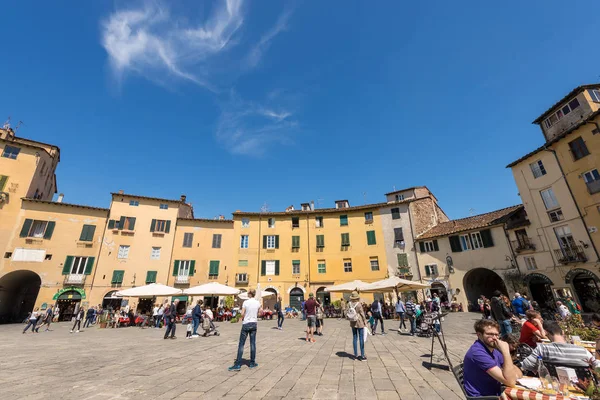 Piazza Anfiteatro - Lucca Toskana İtalya — Stok fotoğraf