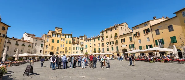 Piazza Anfiteatro - Lucca Toskana İtalya