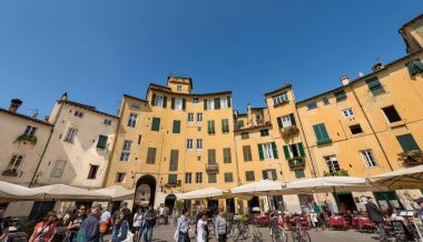 Piazza Anfiteatro - Lucca Toskana İtalya