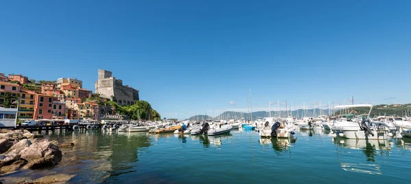 Hafen von lerici town - la spezia - italien — Stockfoto