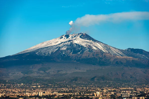 Volcán Etna y Catania Sicilia Italia — Foto de Stock